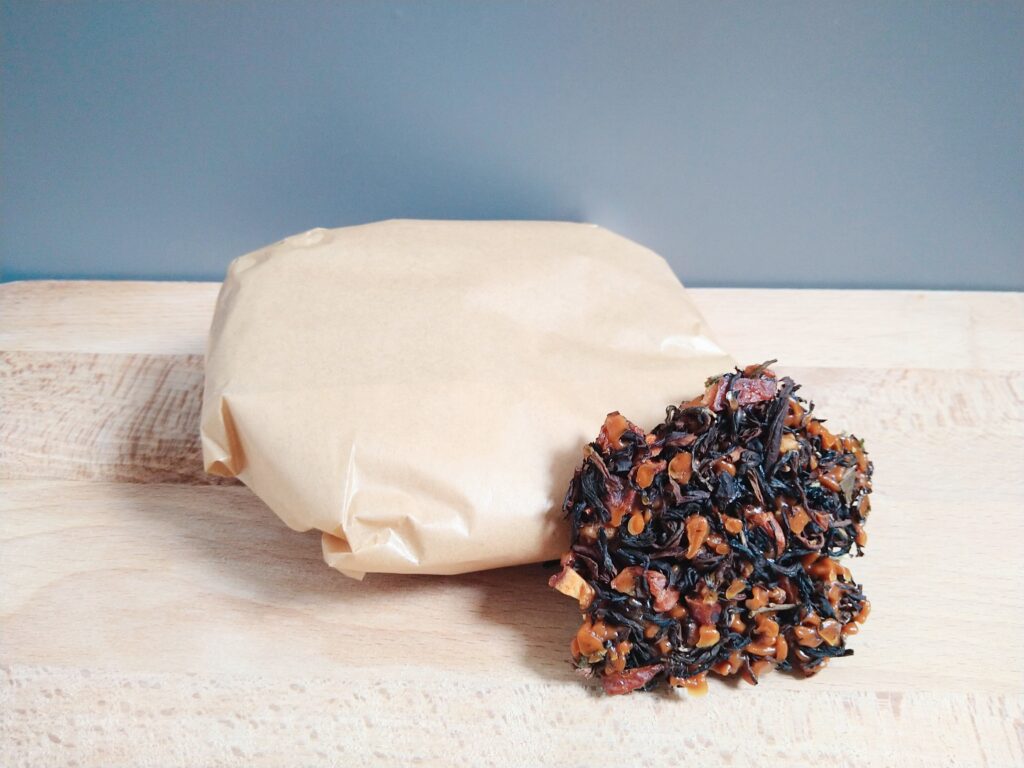 thé normand de la maison de thé Burstea : caramel d'isigny, poire française bio et thé noir darjeeling
