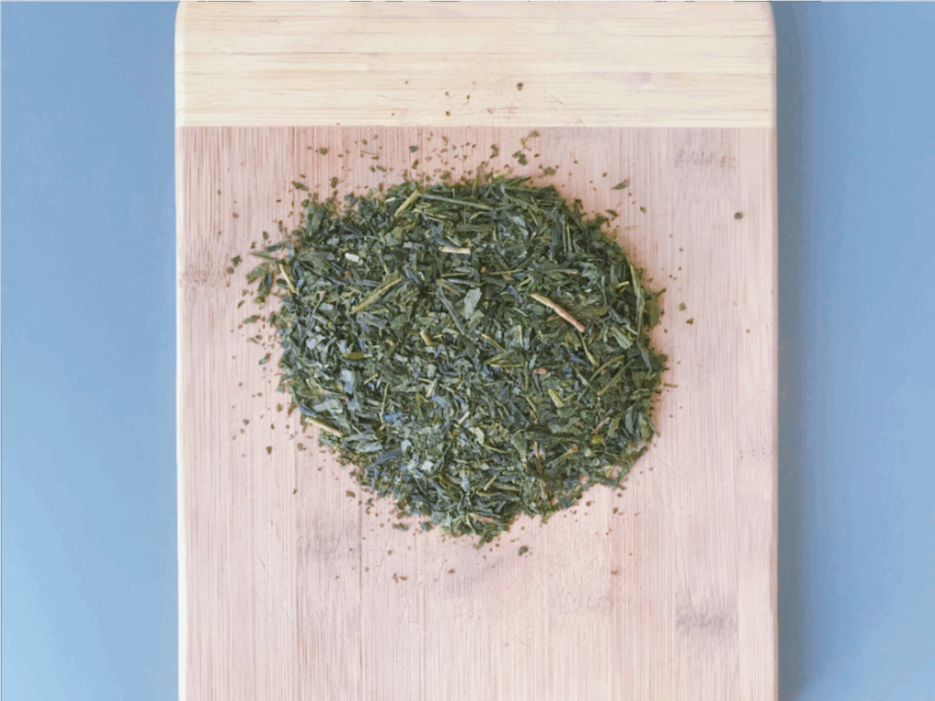 thé bancha de la maison de thé normande Burstea. Récolte d'automne 100% pure et naturelle. Thé biologique